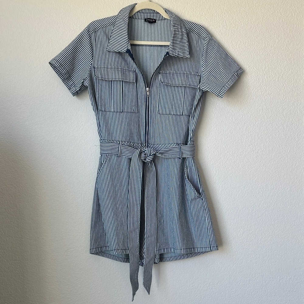 Justify Striped Utility Romper Large Tie Waist Zip Front Pockets